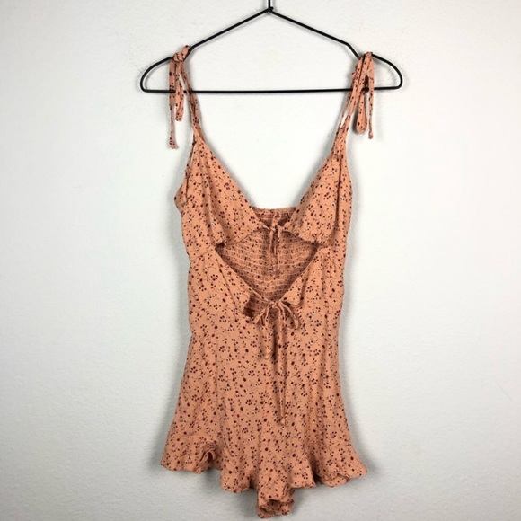 BLUE LIFE Retro Tie Front Floral Romper Petal 🌼 - Picture 3 of 12